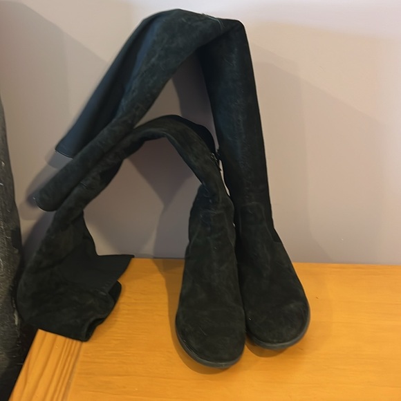 Suede black over-the-knee boots Size 39. Pull-on with stretch back. Used. - Picture 7 of 9